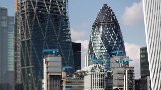 Back and forth video of cityscape, London, England, UK