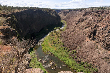 Crooked river canyon in the central Oregon, USA
