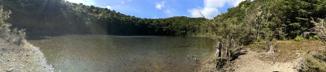 tarn lake on richmond range