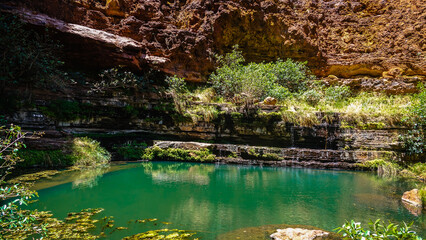 Sunny circular Pool at Dales Gorge, Karijini National Park, Western Australia, Australia