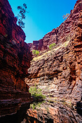 Hiking in Knox Gorge, Karijini National Park, Western Australia, Australia