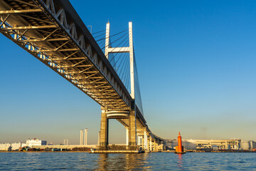 夕暮れの横浜ベイブリッジ