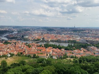 Fototapeta na wymiar Los techos rojos de Praga