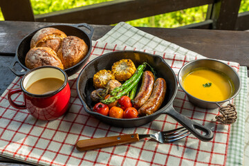 アウトドア料理　variety of outdoor dishes by camping
