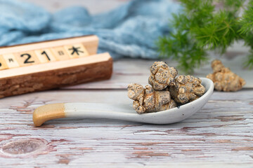 This is Yunnan pseudo-ginseng. It has a pharmaceutical value and health benefits, to prevention and treatment of many diseases, widespread clinical application.