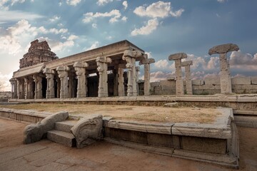 Obraz premium stone chariot vijaya vithala temple main attraction at hampi, karnataka, india 
