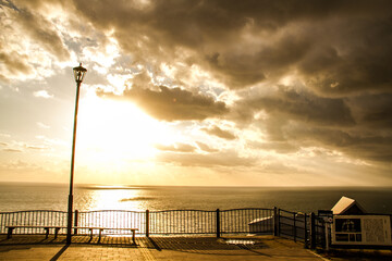 長崎県西海市の海上に浮かぶ夕日_64