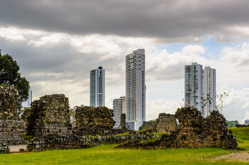 Obraz premium It's Archaeological Site of Panama Viejo and Historic District of Panama. UNESCO World Heritage. And the cityscape of the Panama City on the background