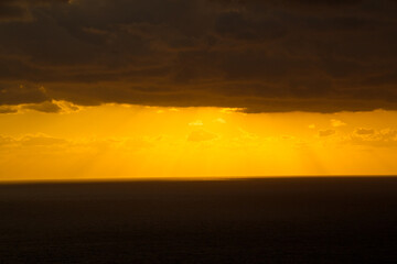 長崎県西海市の海上に浮かぶ夕日_26