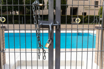 Piscina cerrada por covid-19