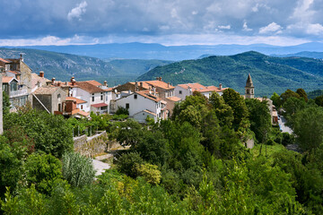 Fototapeta na wymiar The historic hilltop town of Motovun, Croatia.