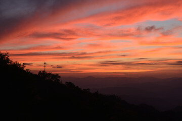 Obraz premium Amazing twilight over the mountain at Doi Inthanond national park. Chiang Mai, Thailand.