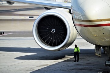 Fototapeta premium ABU DHABI, U.A.E - JANUARY 08, 2018: airplane on the runway of abu dhabi airport