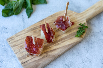 Melon balls with iberian ham. 