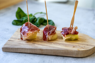 Melon balls with iberian ham. 