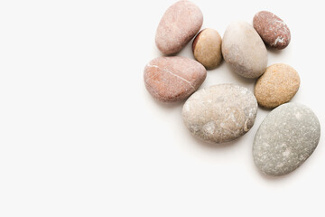 Obraz na płótnie Canvas sea ​​stones, stones on white background