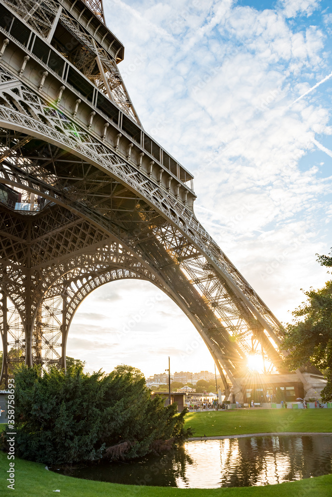 Wall mural view of the eiffel tower