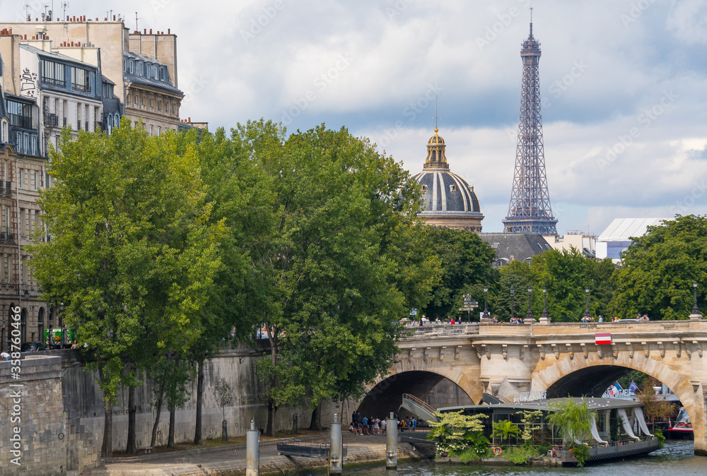 Wall mural view of the eiffel tower