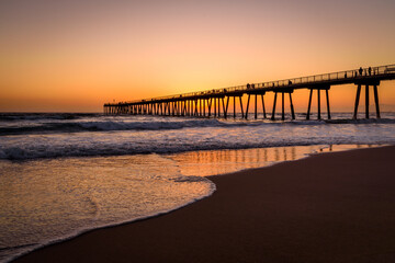 Fototapeta premium Hermosa Pier Steg Los Angeles im Sonnenuntergang
