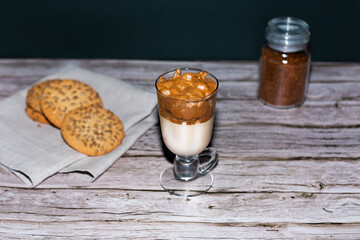 Dalgona coffee and homemade cookies.