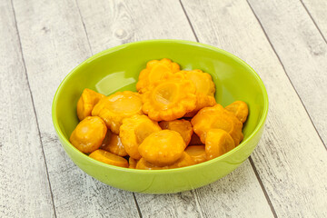 Marinated yellow patisson in the bowl