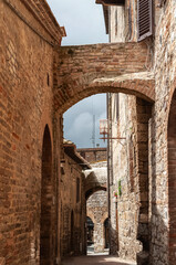 Fototapeta premium stone arches and walls on the street in the old city