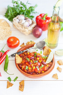 Vegan mexican chili based on soy granules with ingredients and beer