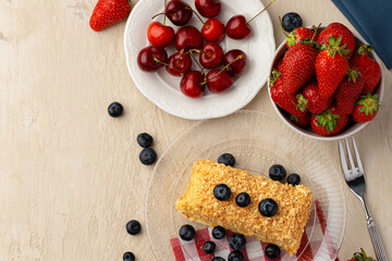 Piece of russian honey cake medovik served with berries