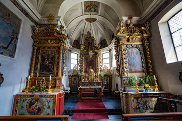 Fototapeta na wymiar Barockkirche Allerheiligen Schmitten Sommer blauer Himmel Wolken Kapelle St. Luzius 