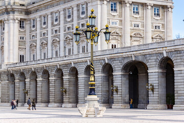 Fototapeta na wymiar It's Main entrance into the Royal Palace in Madrid, Spain