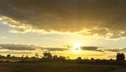 Obraz premium Dusk in southern Latin America with cumulunimbus clouds on the horizon