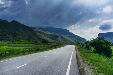 The road leading to the mountains