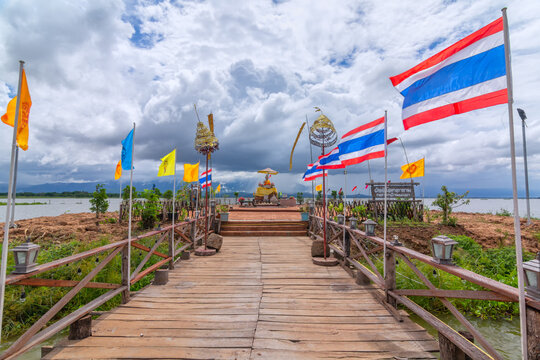 tilok aram temple, temple, asia, culture, lake, art, buddhism, famous, wat, summer, ancient, landscape, floating, destination, nature, thailand, landmark, travel, phayao, religion, cloud, island, old,