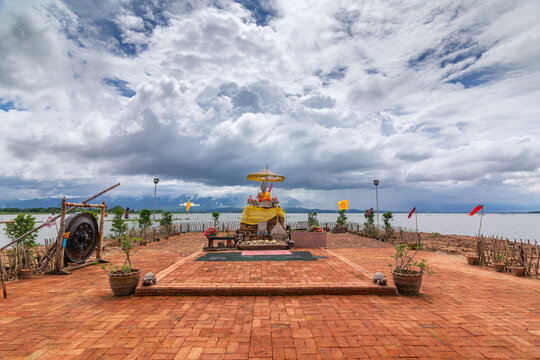 tilok aram temple, temple, asia, culture, lake, art, buddhism, famous, wat, summer, ancient, landscape, floating, destination, nature, thailand, landmark, travel, phayao, religion, cloud, island, old,