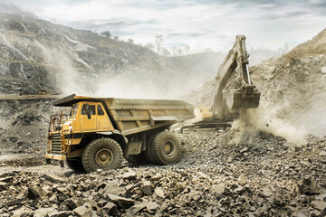 Big mining dumping truck © Rattanapon