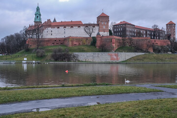 Obraz premium General view of Wawel Royal Castle as seen from the south bank of the west bend of Vistula river, Krakow, Poland.