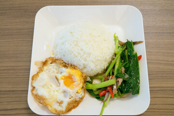 Stir-fried kaled with sun-dried salted fish