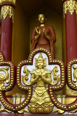 golden buddha statue