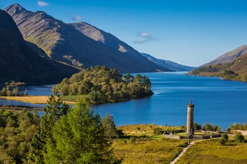 Crédence de cuisine  Glenfinnan Monument and Loch Shiel lake spring landscape, Highlands of Scotland, United Kingdom.  © aey_aeypix
