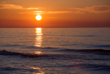 Zachód słońca nad morzem Bałtyckim - obrazy, fototapety, plakaty