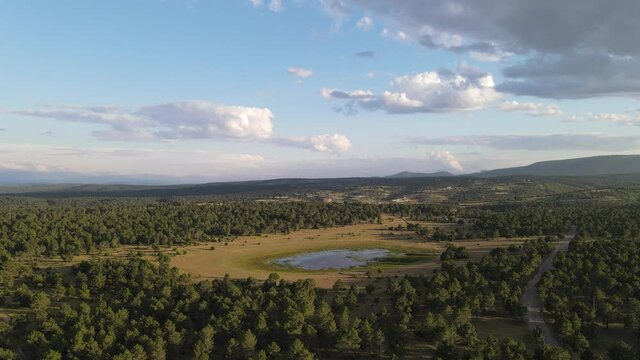 Balsa del Pinar de Rubiales, Teruel en vuelo de drone