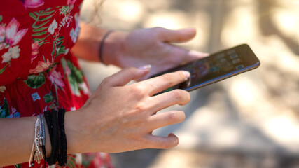 Obraz na płótnie Canvas A girl's hands holding her cell phone
