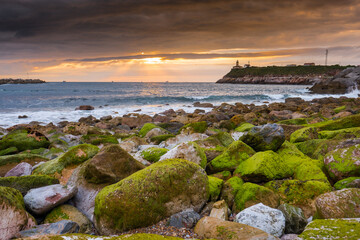 Avilés, Principado de Asturias, España-19/06/2020 Atardece en la bocana de la ría de Avilés...
