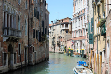 Fototapeta na wymiar island of Venice in Italy with the navigable canal and moored bo