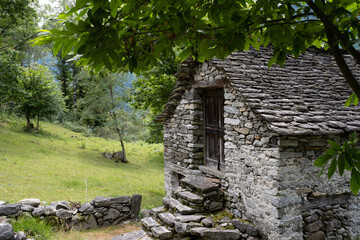 Steinhäuser im Tessin