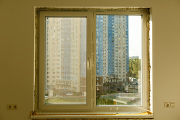 Process installation slopes of window. Using a moanting foam.