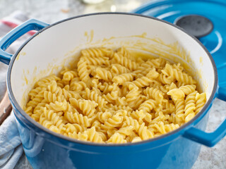 macaroni and cheese baked in dutch oven