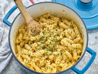 macaroni and cheese baked in dutch oven with parsley