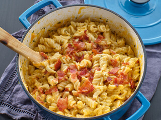macaroni and cheese baked in dutch oven with bacon