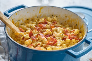 macaroni and cheese baked in dutch oven with bacon